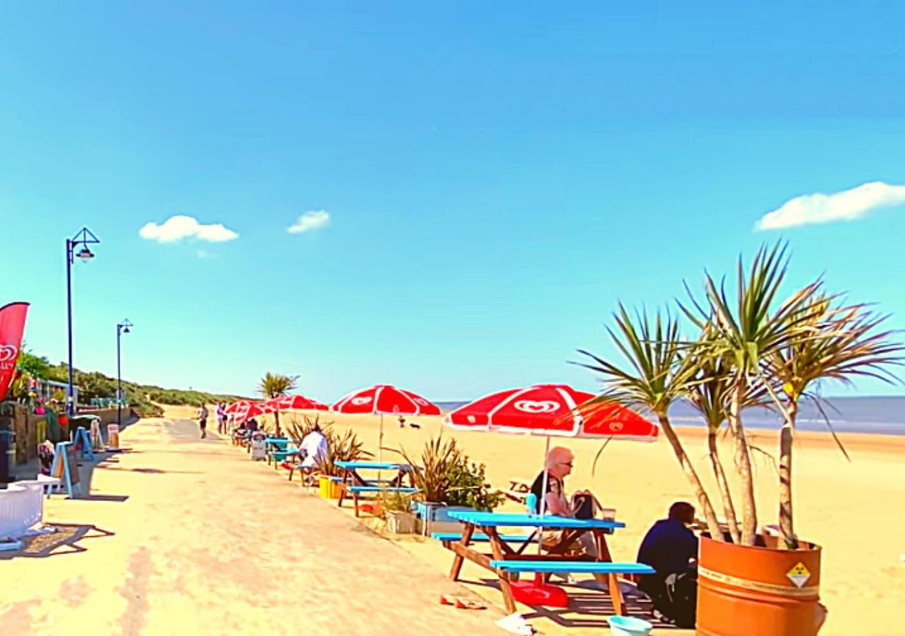 Romantic Lakeside Cottage By The Beach! With Super Cosy Log Burner! The Perfect Escape To Your Home From Home By The Sea! So Relaxing - You Won'T Want To Leave! Pet Friendly! เมเบิลทอร์ป ภายนอก รูปภาพ