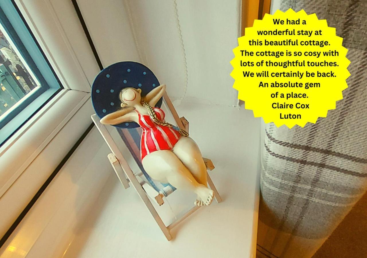 Romantic Lakeside Cottage By The Beach! With Super Cosy Log Burner! The Perfect Escape To Your Home From Home By The Sea! So Relaxing - You Won'T Want To Leave! Pet Friendly! เมเบิลทอร์ป ภายนอก รูปภาพ