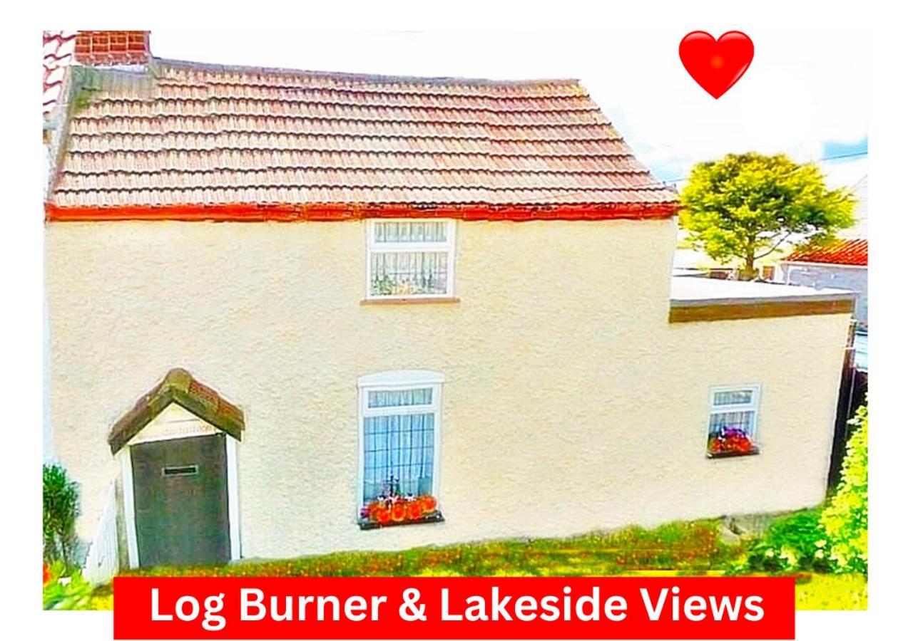 Romantic Lakeside Cottage By The Beach! With Super Cosy Log Burner! The Perfect Escape To Your Home From Home By The Sea! So Relaxing - You Won'T Want To Leave! Pet Friendly! เมเบิลทอร์ป ภายนอก รูปภาพ
